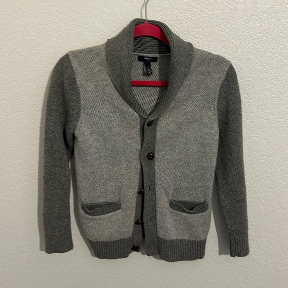 Kid’s Sweater - Picture 1 of 3